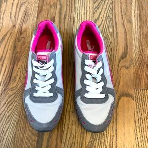 Women’s PUMA sneakers size 6 but fit like a 7/7.5